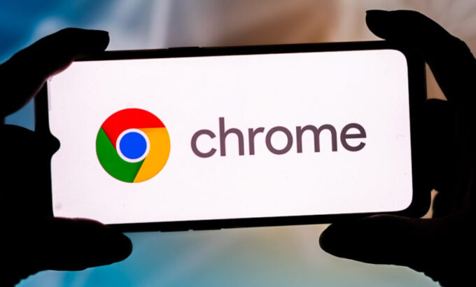 POLAND - 2021/09/23: In this photo illustration a Google Chrome logo seen displayed on a smartphone. (Photo Illustration by Mateusz Slodkowski/SOPA Images/LightRocket via Getty Images)